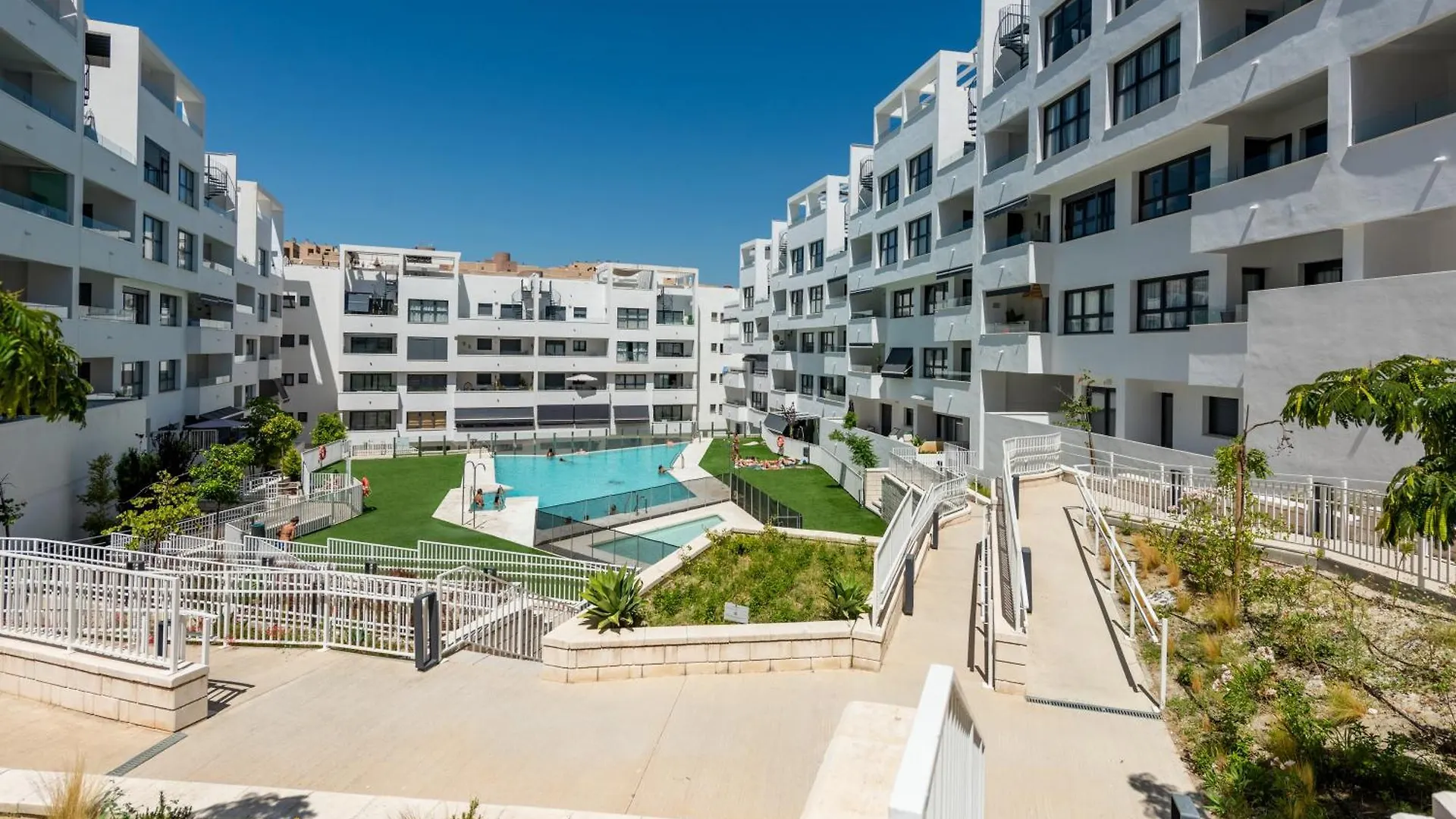 Estepona Garden 0*,